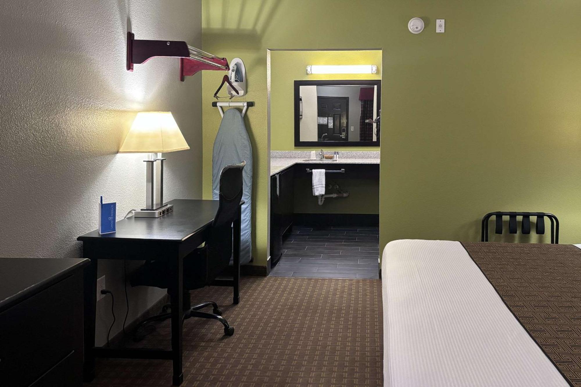 Rodeway Inn Dilley Екстер'єр фото