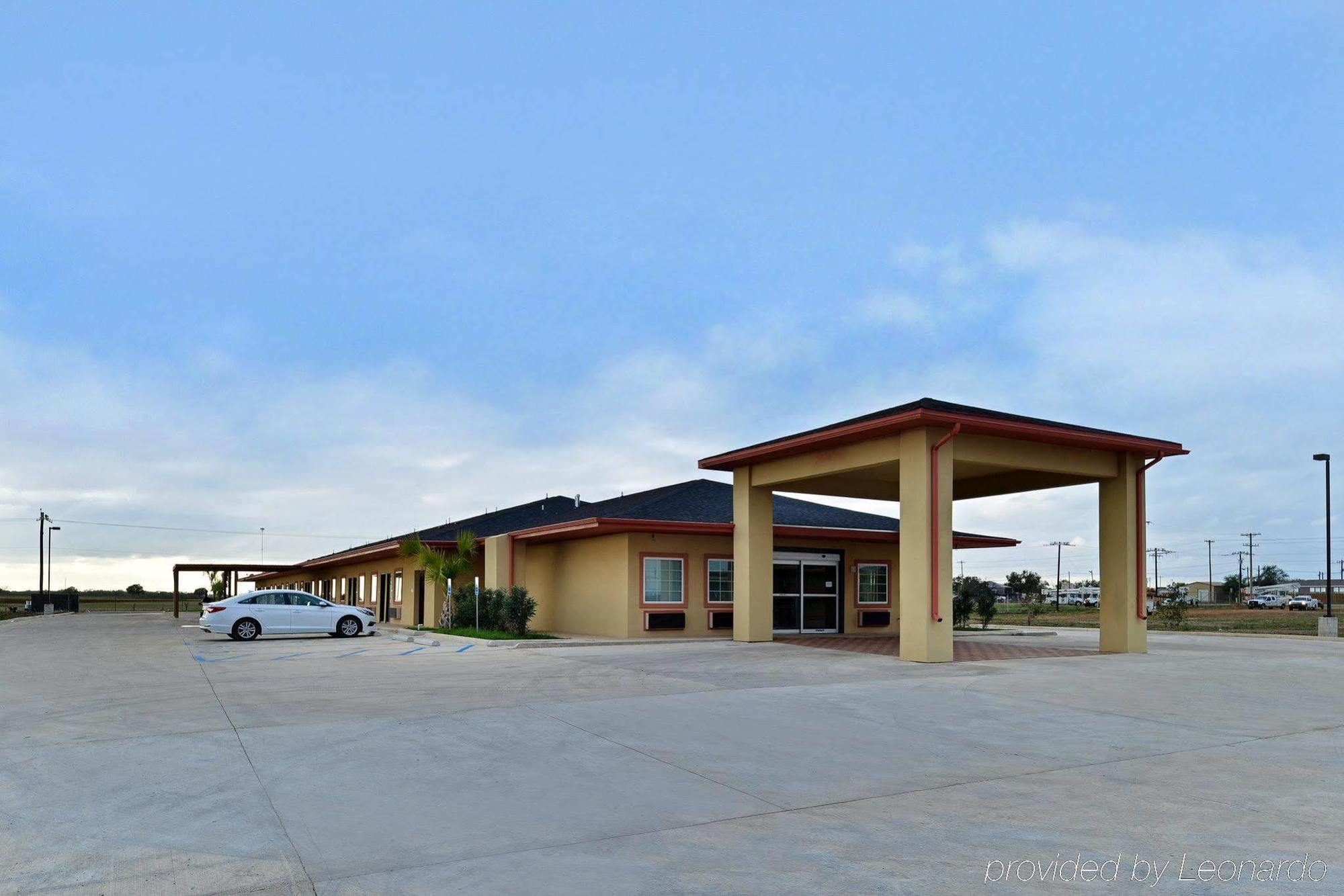 Rodeway Inn Dilley Екстер'єр фото