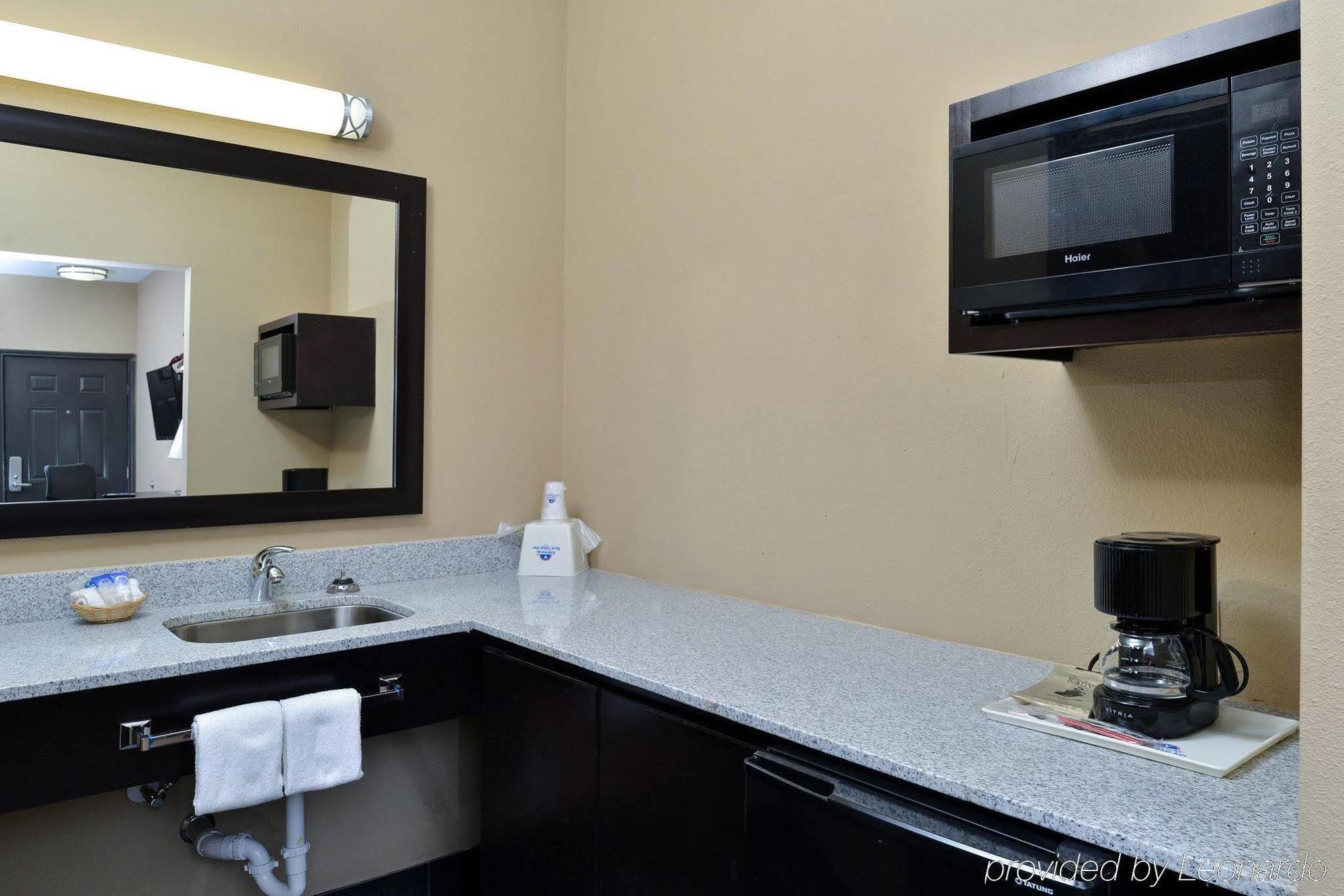 Rodeway Inn Dilley Екстер'єр фото
